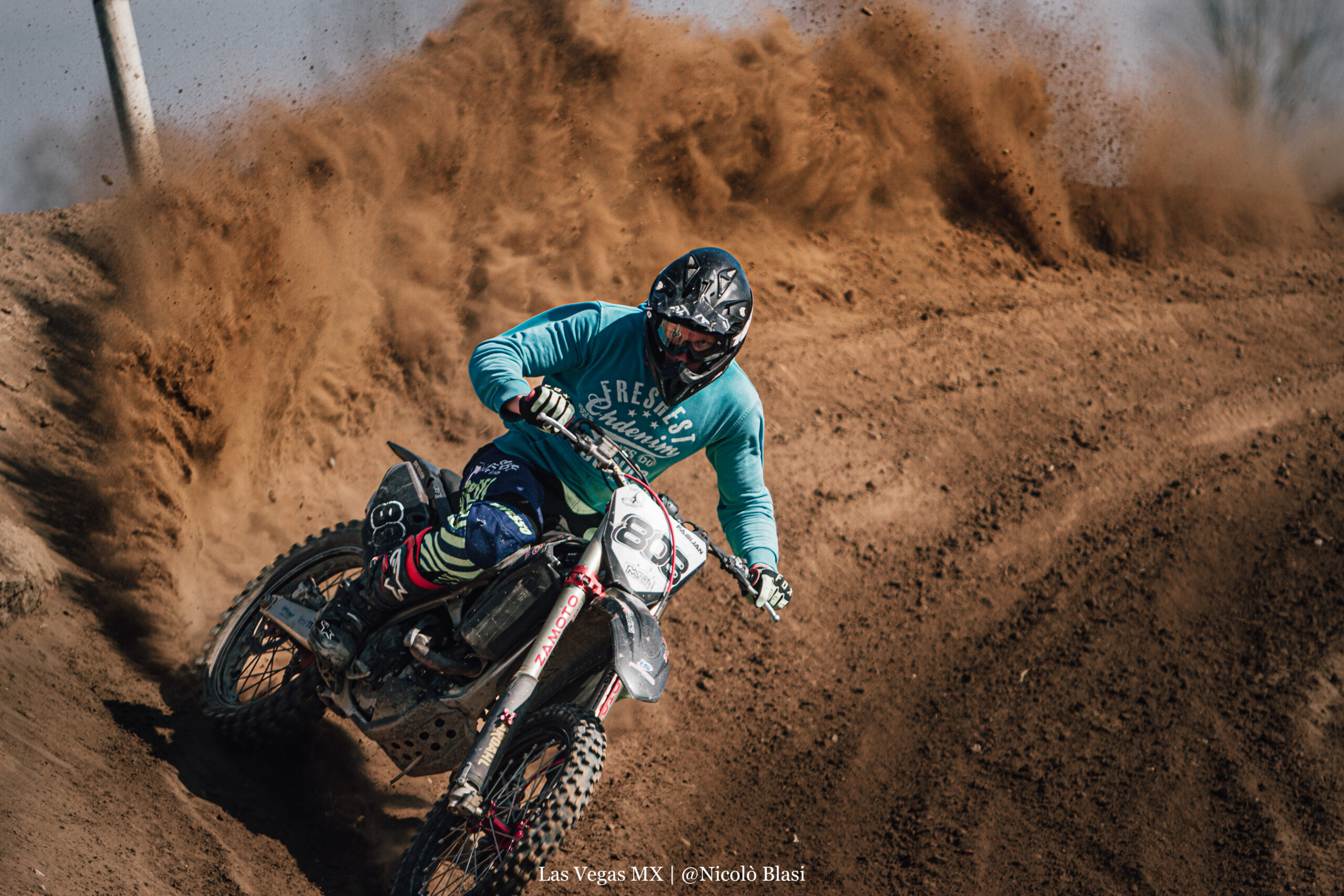 8B2B0E70-4553-41A6-8DD8-FC35893FE9EB